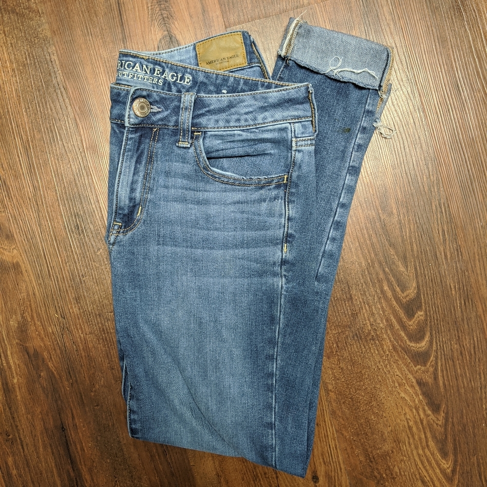 American Eagle Medium Wash Skinnny Jeans